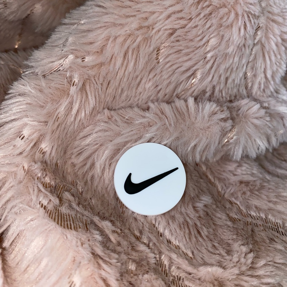 Nike logo Croc Charm ! 5/20$